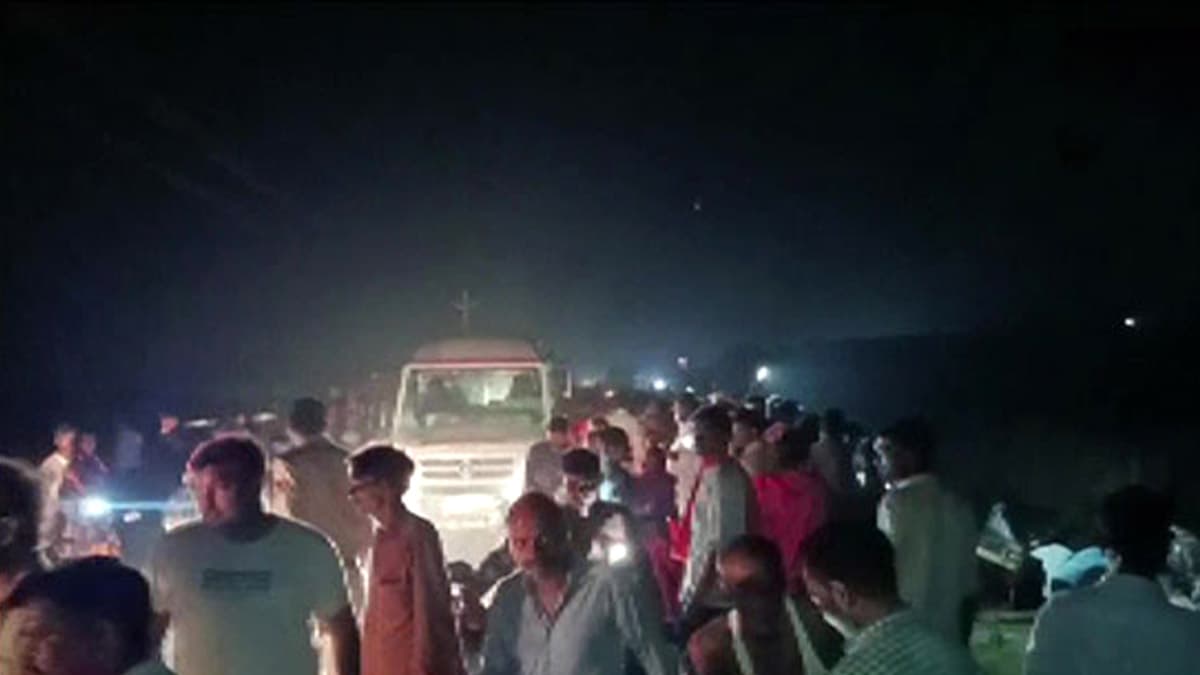 Andhra Pradesh Road Accident: आंध्र प्रदेश में सड़क हादसे में 6 बारातियों की मौत