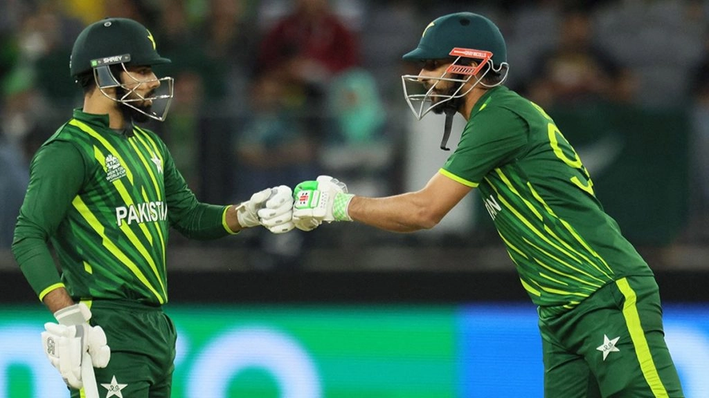 जिम्बाब्वे से हारने के बाद पाक के पूर्व क्रिकेटरों ने टीम प्रबंधन की खिंचाई की