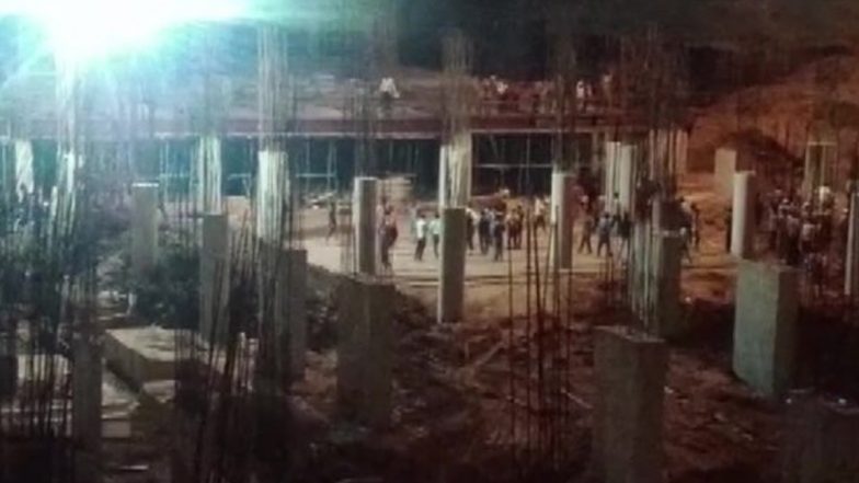 Mumbai:  मुंबई के गिरगांव इलाके में निर्माणाधीन इमारत का हिस्सा गिरा, एक जख्मी