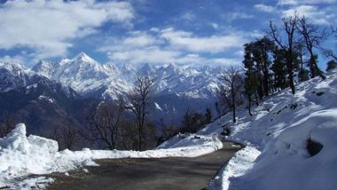 Snowfall in Uttarakhand: उत्तराखंड में बदला मौसम, पिथौरागढ़ में बर्फबारी के चलते हिम की सफेद चादर से ढके पहाड़