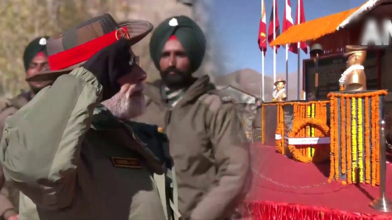 PM Modi In Kargil: पीएम मोदी ने कारगिल युद्ध में जान गंवाने वाले सैनिकों को दी श्रद्धांजलि