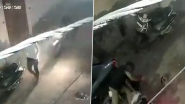 Ghaziabad Road Rage: तेज रफ्तार बाइक ने युवक को मारी टक्कर फिर आरोपी ने पीड़ित से की मारपीट (Watch Video)