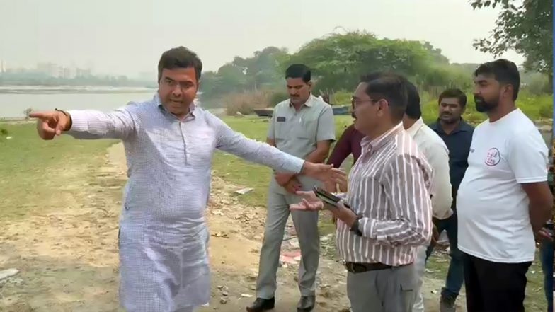 छठ से पहले दिल्ली में बवाल, जल बोर्ड के अधिकारी पर भड़के BJP सांसद परवेश वर्मा; गाली-गलौच का Video हुआ वायरल