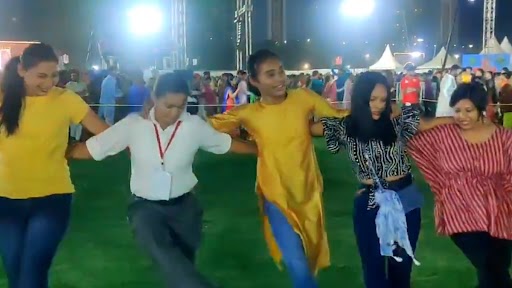 Hima Das Playing Garba: भारत की फर्राटा महिला धावक हिमा दास का गरबा खेलते हुए क्लिप वायरल, देखें वीडियो
