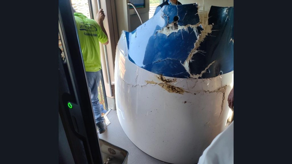 मुंबई-गांधीनगर वंदे भारत एक्सप्रेस ट्रेन गुजरात में गाय से टकराई, एक महीने में तीसरी घटना