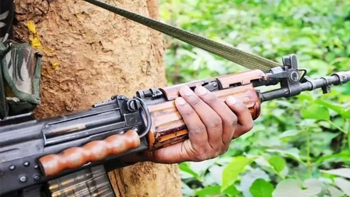 Encounter in Jharkhand: झारखंड के चाईबासा में सुरक्षा बलों और नक्सलियों के बीच मुठभेड़, 5 जवान घायल