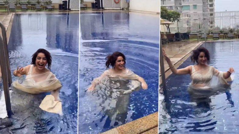 Video: सेक्सी साड़ी पहनकर पूल में नहाती दिखी Tisca Chopra, फैंस बोले-पूल में बिकिनी पहनते हैं&nbsp;