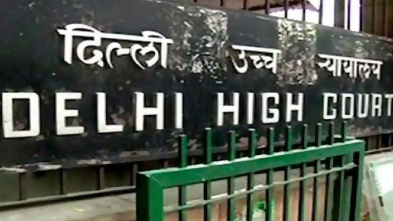 Delhi HC Dismisses PIL: सार्वजनिक स्थलों पर पेशाब करने से रोकने के लिए देवी-देवताओं की तस्वीर लगाने के खिलाफ याचिका को अदालत ने किया खारिज