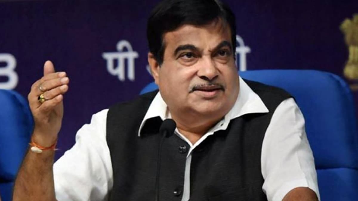 Govt Vehicles: कबाड़ हो जाएंगे 15 साल पुराने सरकारी वाहन, केंद्रीय मंत्री गडकरी ने क्यों कहा ऐसा?