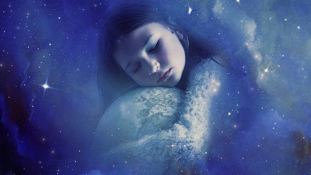 सपने में खुद को अकेले या सार्वजनिक रूप से नग्न देखने का क्या आशय हो सकता है?