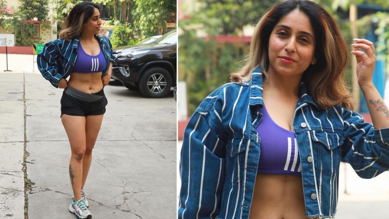 Neha Bhasin Hot Pics: नेहा भसीन ने कैमरा के सामने शॉर्ट ड्रेस में फ्लांट किया सेक्सी फिगर, यूजर्स बोले – हम लोग इंडिया की हार के गम में हैं और तुम... (See Pics)