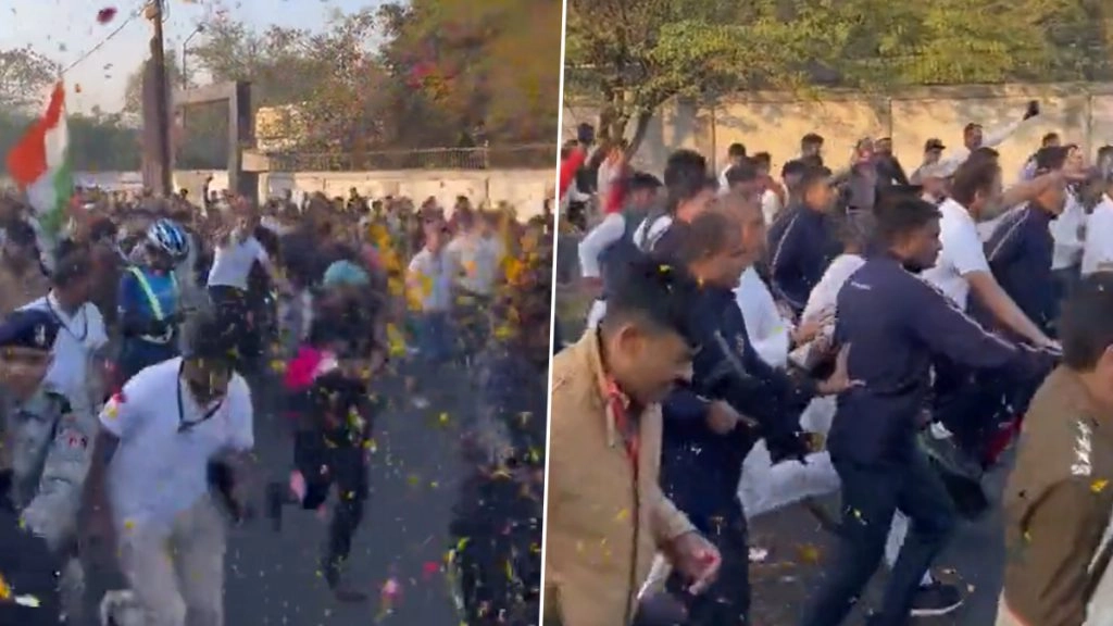  इंदौर से उज्जैन की ओर बढ़ी भारत जोड़ो यात्रा, साइकिल की सवारी करते दिखे राहुल गांधी