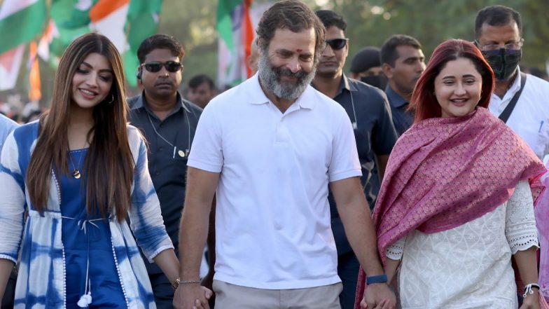 Bharat Jodo Yatra: Rahul Gandhi के साथ हाथ से हाथ मिलाकर संग चलीं Rashami Desai, भारत जोड़ो यात्रा को दिया समर्थन (See Pics)