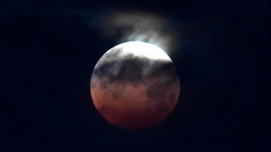 Chandra Grahan 2022: सेक्स से परहेज से लेकर स्नान करने तक, जानें चंद्र ग्रहण से जुड़े कुछ मिथक