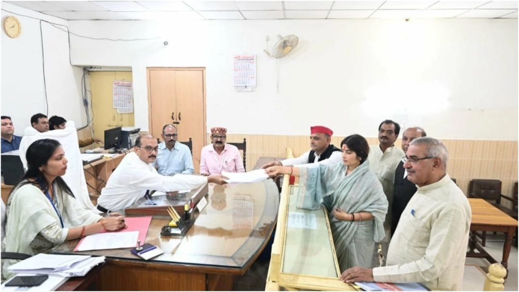 मैनपुरी से सपा की उम्मीदवार डिंपल यादव ने किया नामांकन, अखिलेश-राम गोपाल रहे मौजूद