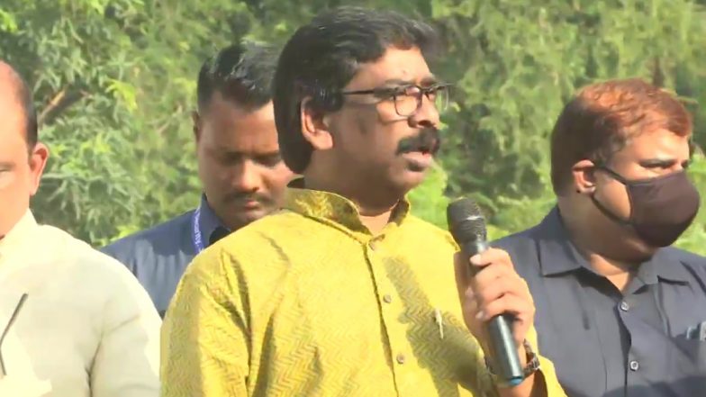 Jharkhand: 'पैसा जमीन में गाड़ दो, बैंकों में मत रखो', झारखंड के ग्रामीणों को CM हेमंत सोरेन ने दी नसीहत