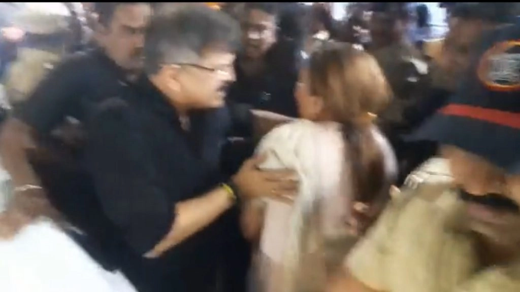 पूर्व राकांपा मंत्री पर भाजपा कार्यकर्ता से छेड़छाड़ का आरोप, मामला दर्ज- Watch Video