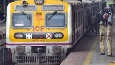 Maharashtra: लोकल ट्रेन का दरवाजा बंद करने वाले दो लोगों को यात्रियों ने पीटा