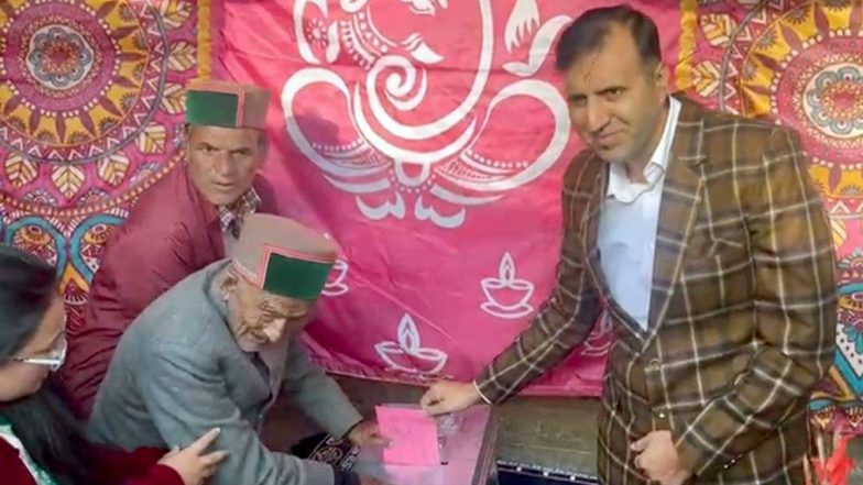 HP Elections 2022: स्वतंत्र भारत के प्रथम मतदाता 106 वर्षीय श्याम सरन नेगी ने डाक मतपत्र के जरिए 14वीं विधानसभा चुनाव के लिए डाला वोट