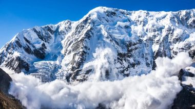 Avalanche in Gulmarg: गुलमर्ग में फिर से हिमस्खलन, पर्यटकों को वहां नहीं जाने की सलाह