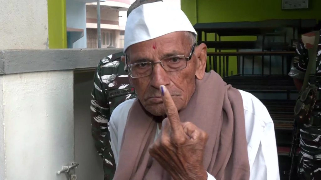 Gujarat: पहले चरण की 89 सीटों पर मतदान शुरू, शाम 5 बजे तक चलेगी वोटिंग