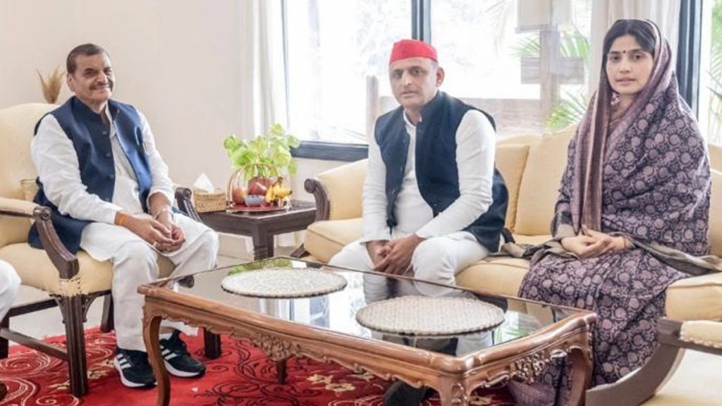 बहू डिंपल को जिताने के लिए शिवपाल ने अखिलेश से मिलाया हाथ, सैफई में BJP दे रही टशन