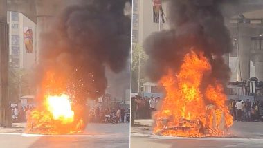 VIDEO: मुंबई में बीच सड़क पर BMW कार में लगी भीषण आग, धूं-धूं कर जली गाड़ी