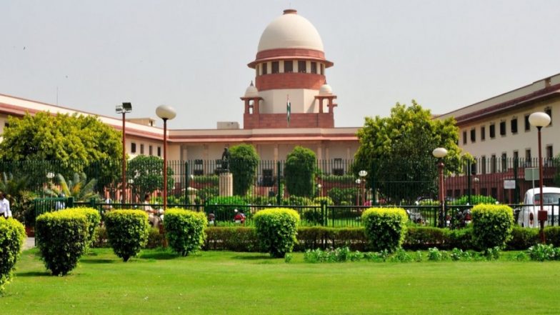 सुप्रीम कोर्ट की नसीहत, सार्वजनिक जगहों पर कुत्तों को खिलाने से दूसरे लोगों को न हो दिक्कत