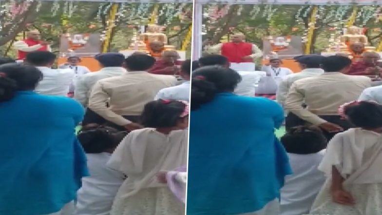 छत्तीसगढ़: राजनांदगांव में एक कार्यक्रम में इकट्ठा हुए लोगों ने हिंदू देवी-देवताओं को ना मानने की शपथ खाई (Watch Video)
