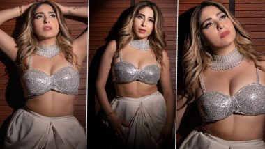 Neha Bhasin ने हॉट ब्रालेट पहन बढ़ाया सोशल मीडिया का तापमान, सिंगर की सेक्सी तस्वीर देख आप भी हो जाएंगे घायल (See Pics)