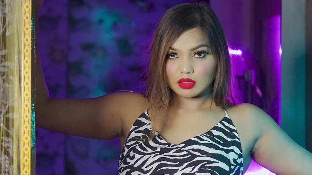 छत्तीसगढ़ की रहने वाली सोशल मीडिया इनफ्लुएंसर लीना नागवंशी ने की आत्महत्या, दुपट्टे से लटकी मिली शव