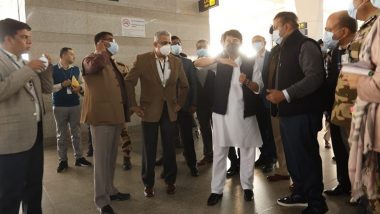 Jyotiraditya Scindia Visit Delhi Airport: अचानक दिल्ली एयरपोर्ट पहुंचे ज्योतिरादित्य सिंधिया, शिकायतों के बाद किया औचक दौरा, देखिए VIDEO