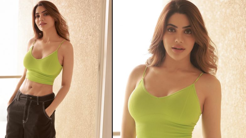 Nikki Tamboli Hot Photos: हॉट एक्ट्रेस निक्की तंबोली ने सेक्सी आउटफिट में दिखाया अपना हॉट अवतार, तस्वीरें देखकर इम्प्रेस हुए फैंस