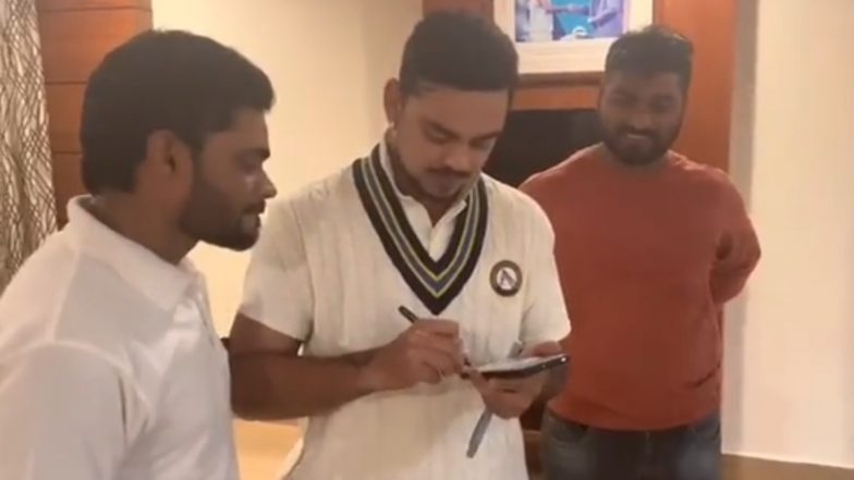 फैन ने मांगा था ईशान किशन से ऑटोग्राफ, MS Dhoni के सिग्नेचर से ऊपर ऑटोग्राफ देने से किया इंकार; माही को लेकर कही दिल छू लेने वाली बात (Watch Video)