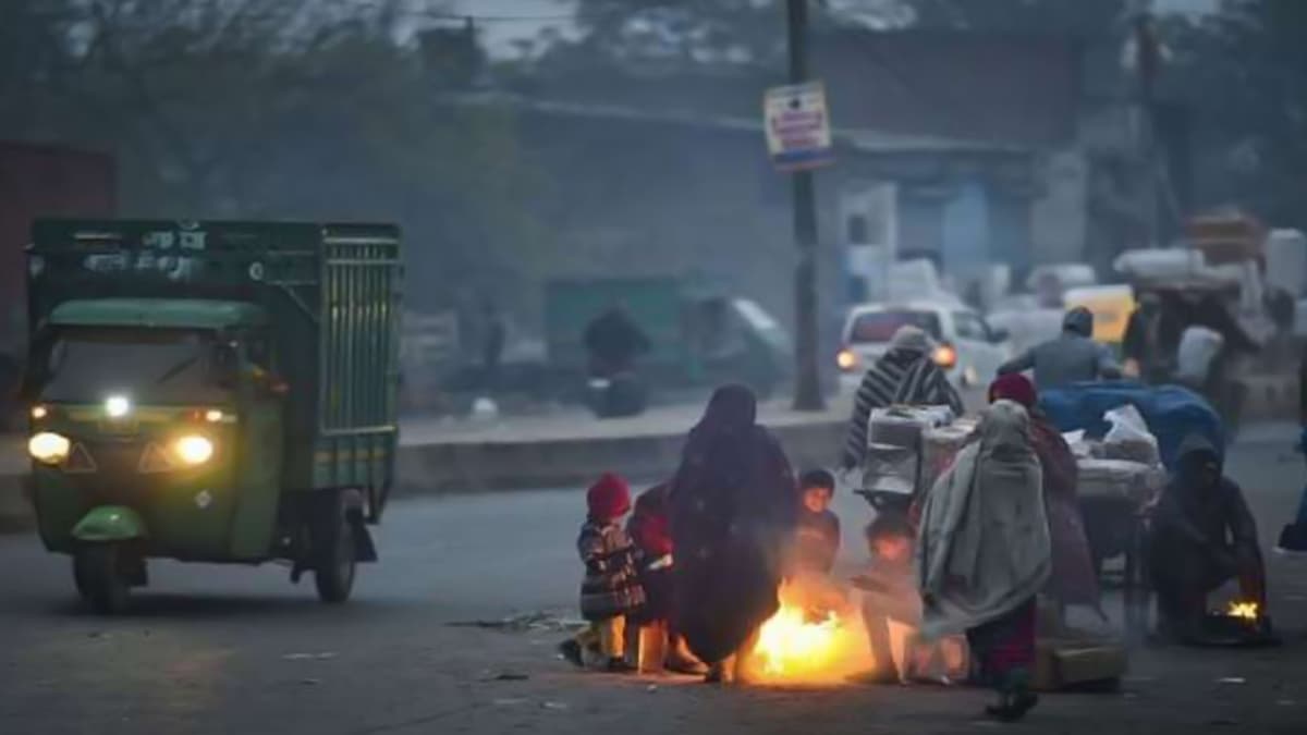 Weather Update: दिल्ली में पड़ रही शिमला जैसी कड़ाके की ठंड! शीतलहर से ठिठुरा उत्तर भारत