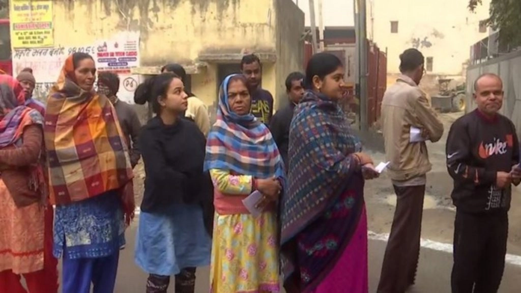दिल्ली एमसीडी के लिए वोटिंग जारी, दोपहर 12 बजे तक 18  फीसदी मतदान