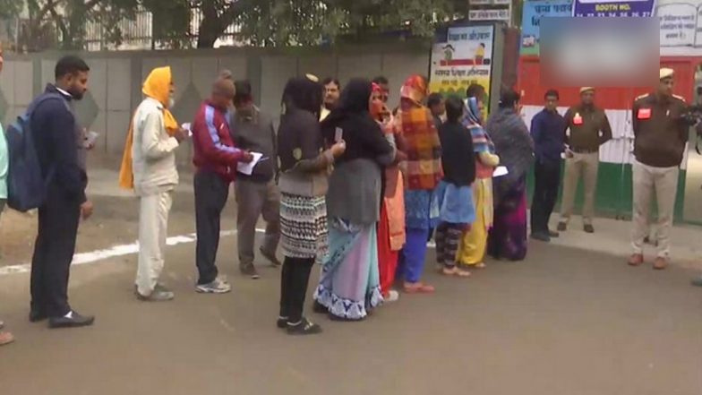 Delhi MCD Elections 2022: एमसीडी चुनाव के लिए दोपहर 2 बजे तक 30 फीसदी वोटिंग, नौजवानों के साथ बुजुर्गो में भी दिखा उत्साह