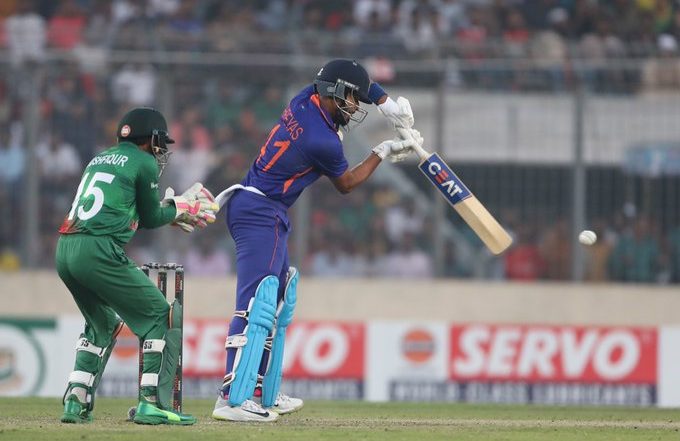 Shreyas Iyer Fifty: बांग्लादेश के खिलाफ दूसरे वनडे 2022 में श्रेयस अय्यर ने जड़ी फाइटिंग फिफ्टी