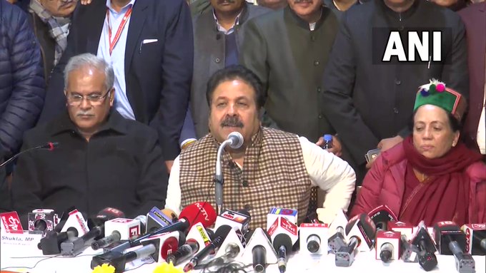 Himachal Pradesh Assembly Election 2022: शिमला में कांग्रेस विधायक दल की बैठक में सभी ने सर्वसम्मति से मुख्यमंत्री चुनने का फैसला पार्टी आलाकमान पर छोड़ा