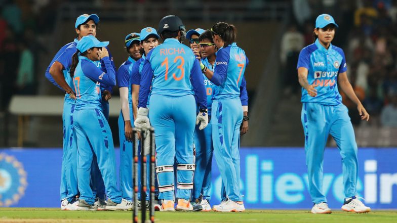 IndW vs AusW T20 2022: भारतीय महिला क्रिकेट टीम ने सुपर ओवर में ऑस्ट्रेलिया को हराया, पांच मैचों की सीरीज 1-1 से बराबर