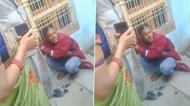 VIDEO:​​​​​​​  यूपी के कानपुर में छेड़छाड़ के आरोप में रिक्शा चालक की बेरहमी से पिटाई, बाल भी काटे