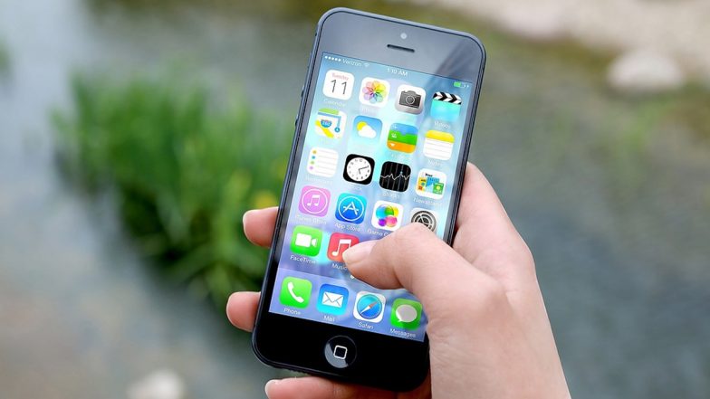 iPhone 14 इमरजेंसी एसओएस ने सैटेलाइट के जरिए अमेरिकी शख्स की बचाई जान, यहां पढ़े पूरी खबर