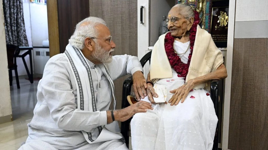 राहुल गांधी ने प्रधानमंत्री मोदी की मां के जल्द स्वस्थ होने की कामना की