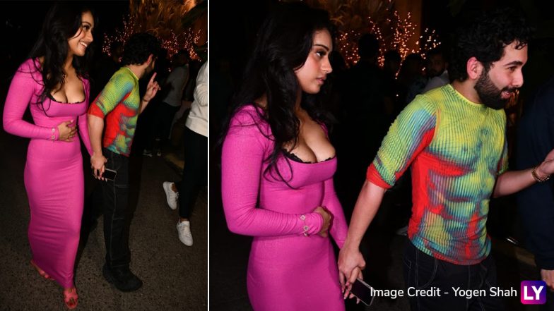 Ajay Devgn-Kajol की बेटी Nyasa Devgn क्रिसमस की रात हॉट अवतार में हुईं स्पॉट, Photos देखकर उड़े फैंस के होश