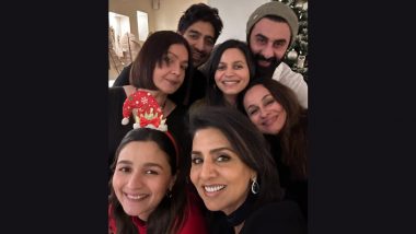 Merry Christmas 2022: क्रिसमस के रंग में डूबा कपूर खानदान, Neetu Kapoor ने Alia Bhatt-Ranbir Kapoor और Pooja Bhatt संग दिए पोज (View Pic)