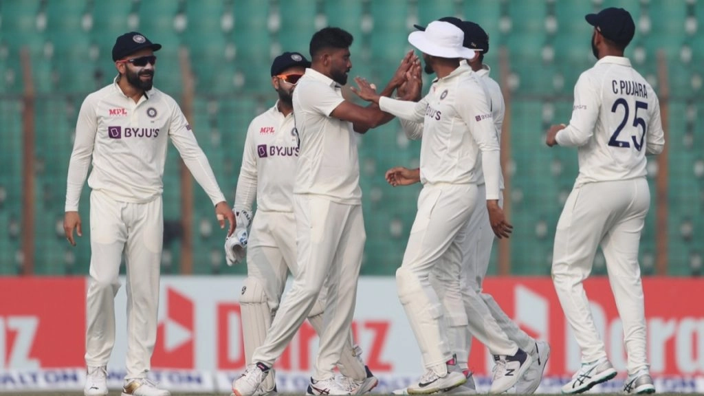 कुलदीप और सिराज के धार के सामने नहीं टिके बंगलादेशी बल्लेबाज, 133 रन पर आठ विकेट