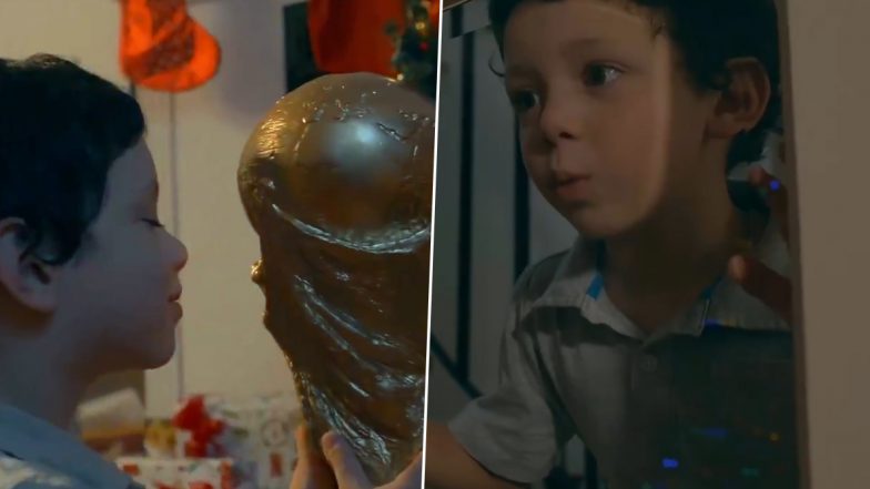 &lsquo;Santa Claus&rsquo; Lionel Messi: क्रिसमस पर मेस्सी ने अर्जेंटीना को दिया फीफा विश्व कप की ट्रॉफी की गिफ्ट, लड़के का गिफ्ट अनबॉक्सिंग करने वाला वीडियो हुआ वायरल, देखें खुबसूरत Video