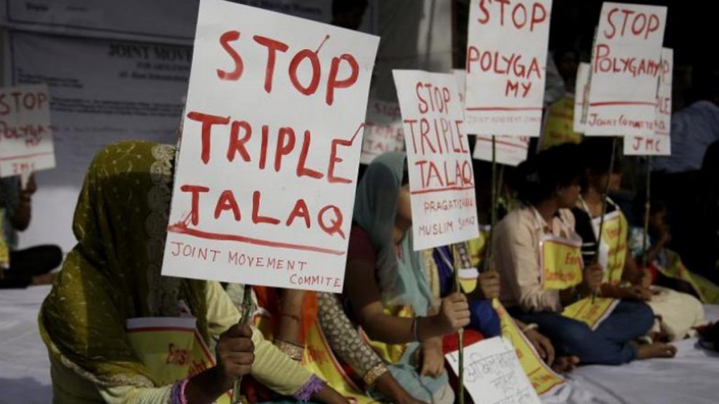 विवाहिता की तहरीर के आधार पर पुलिस ने पति जावेद शेख और ससुर जाबिर समेत कुल 13 लोगों के खिलाफ मुकदमा दर्ज कर जांच शुरू कर दी है