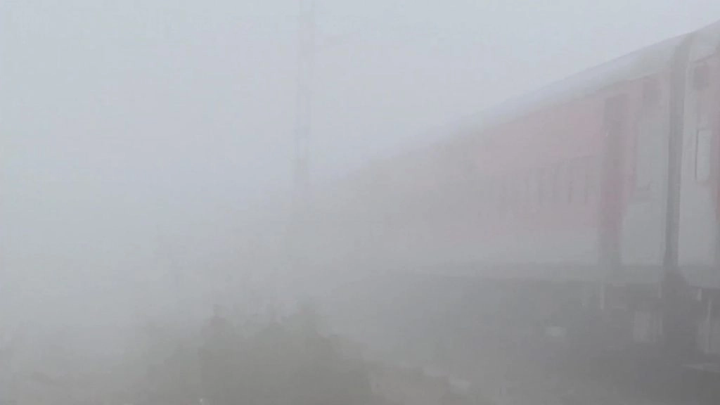 बिहार में सर्दी का सितम जारी, कोहरे के कारण परेशानी बढ़ी