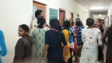 VIDEO: यौन उत्पीड़न के आरोप में छात्राओं ने सरकारी स्कूल के टीचर को जमकर पीटा, वीडियो वायरल